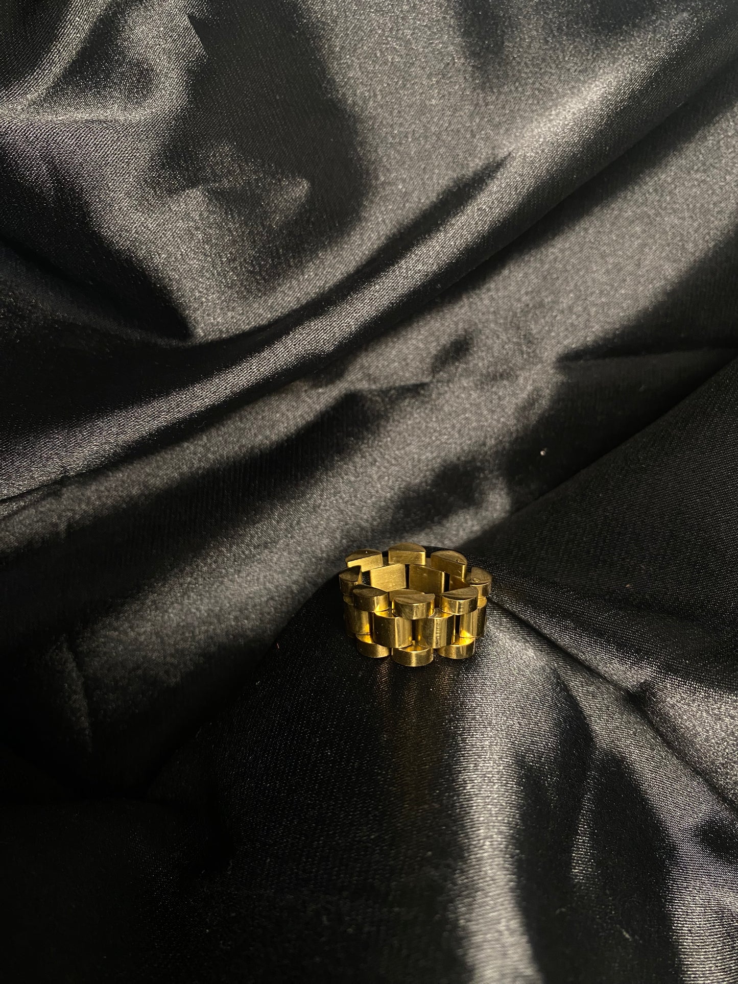 Amira ring gold