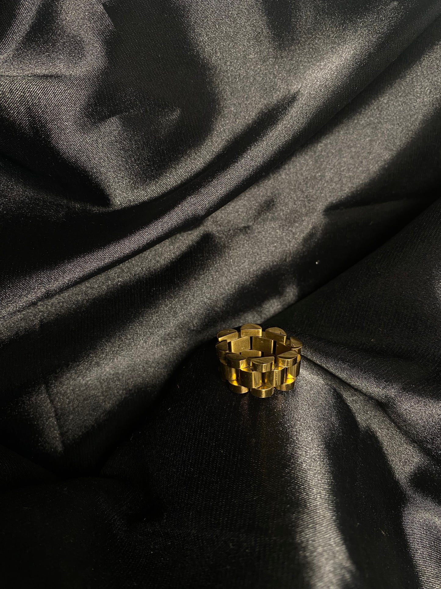 Amira ring gold
