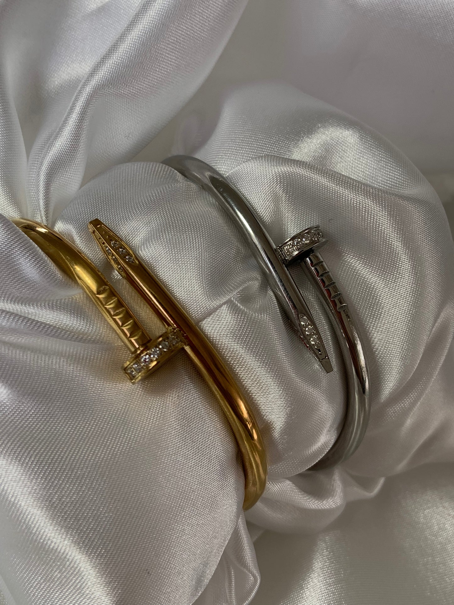 Spike armband