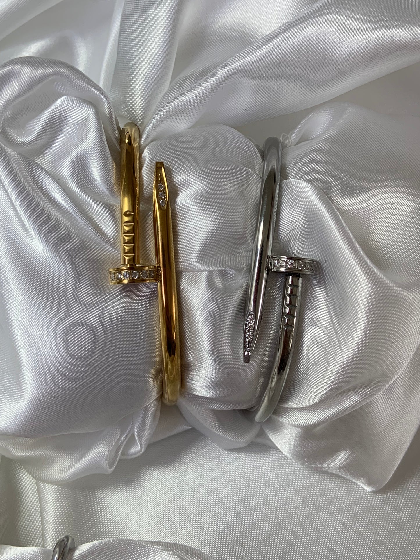 Spike armband
