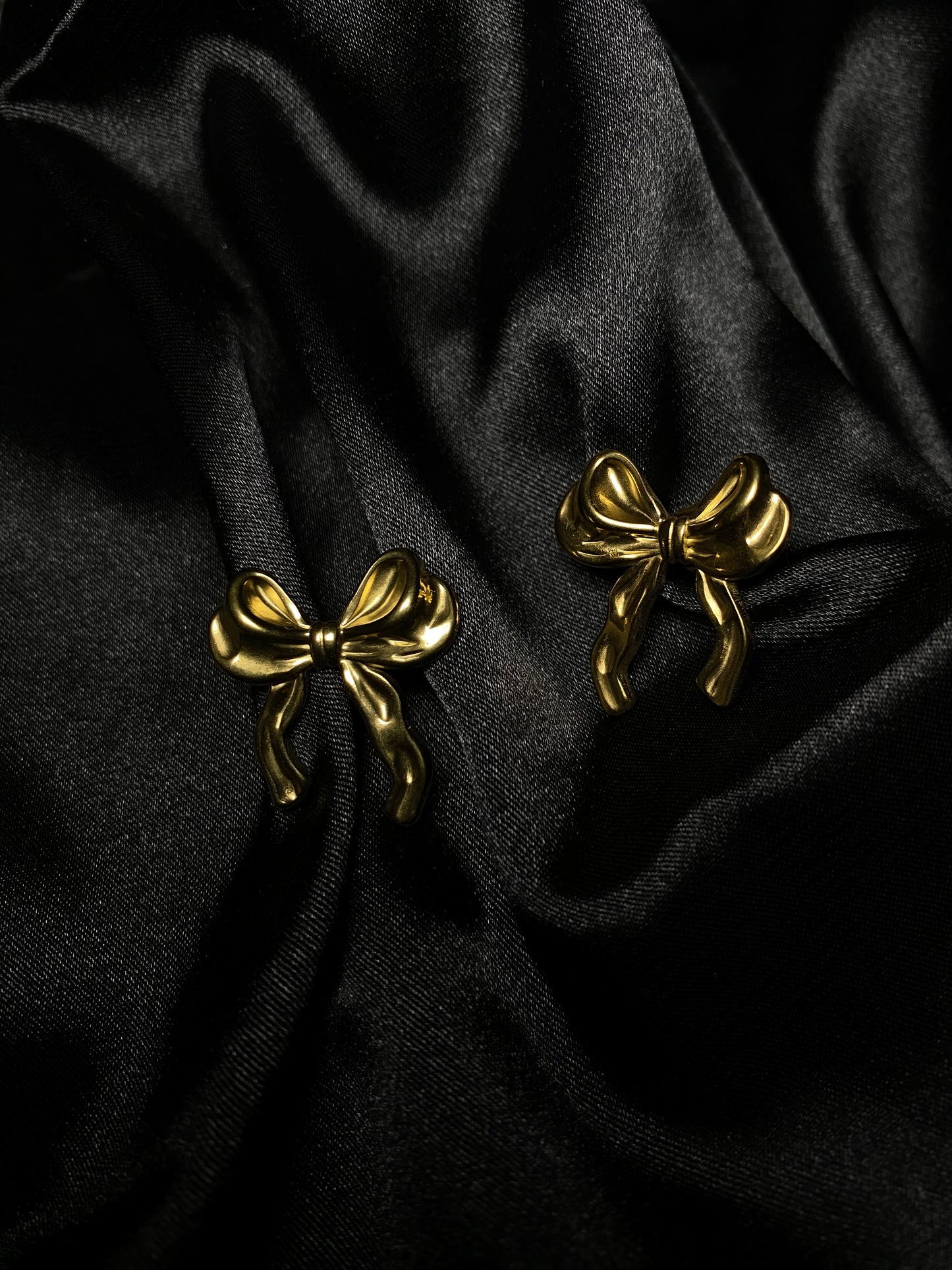 Bow earring