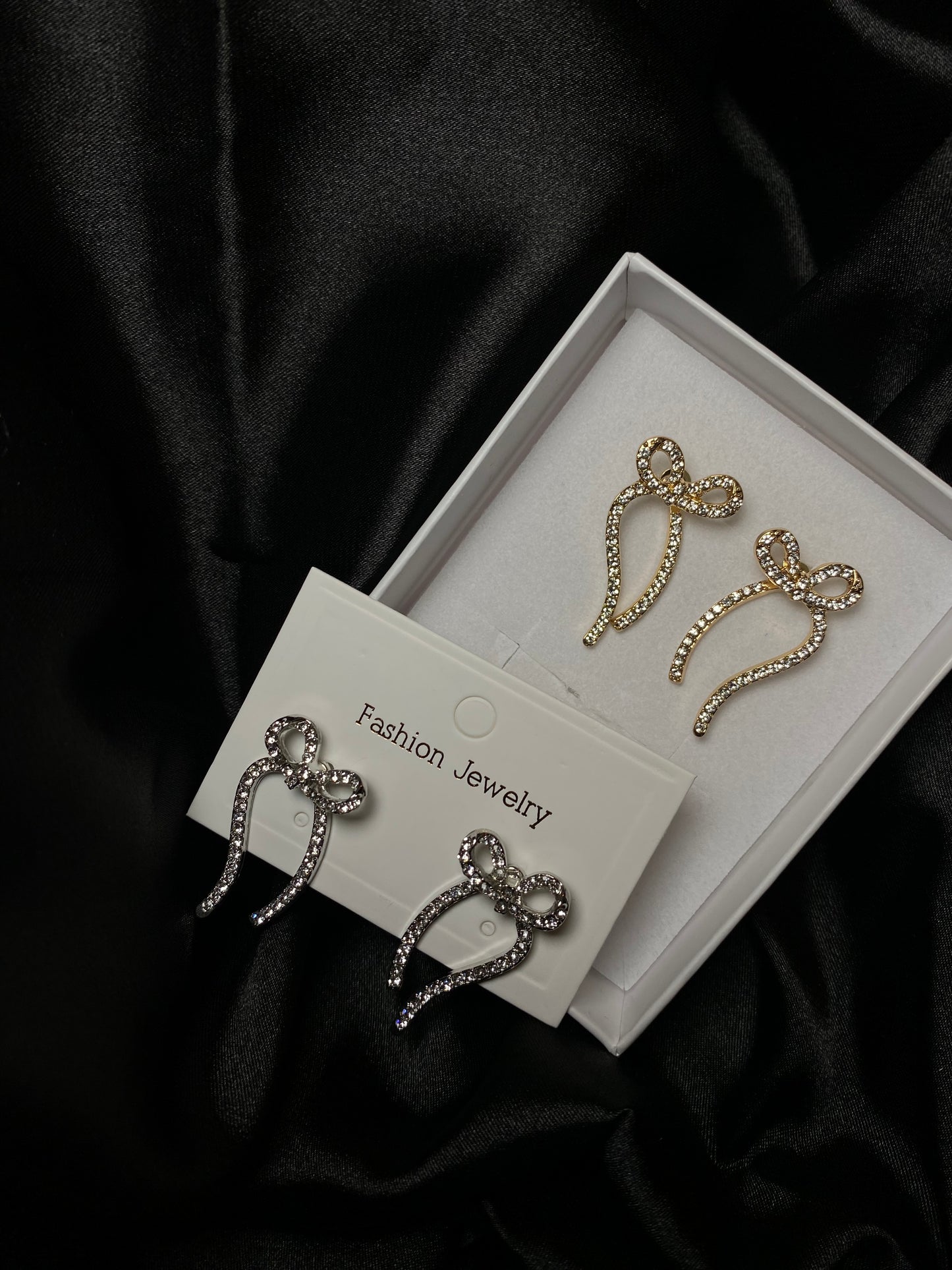 Bow earring luxe gold