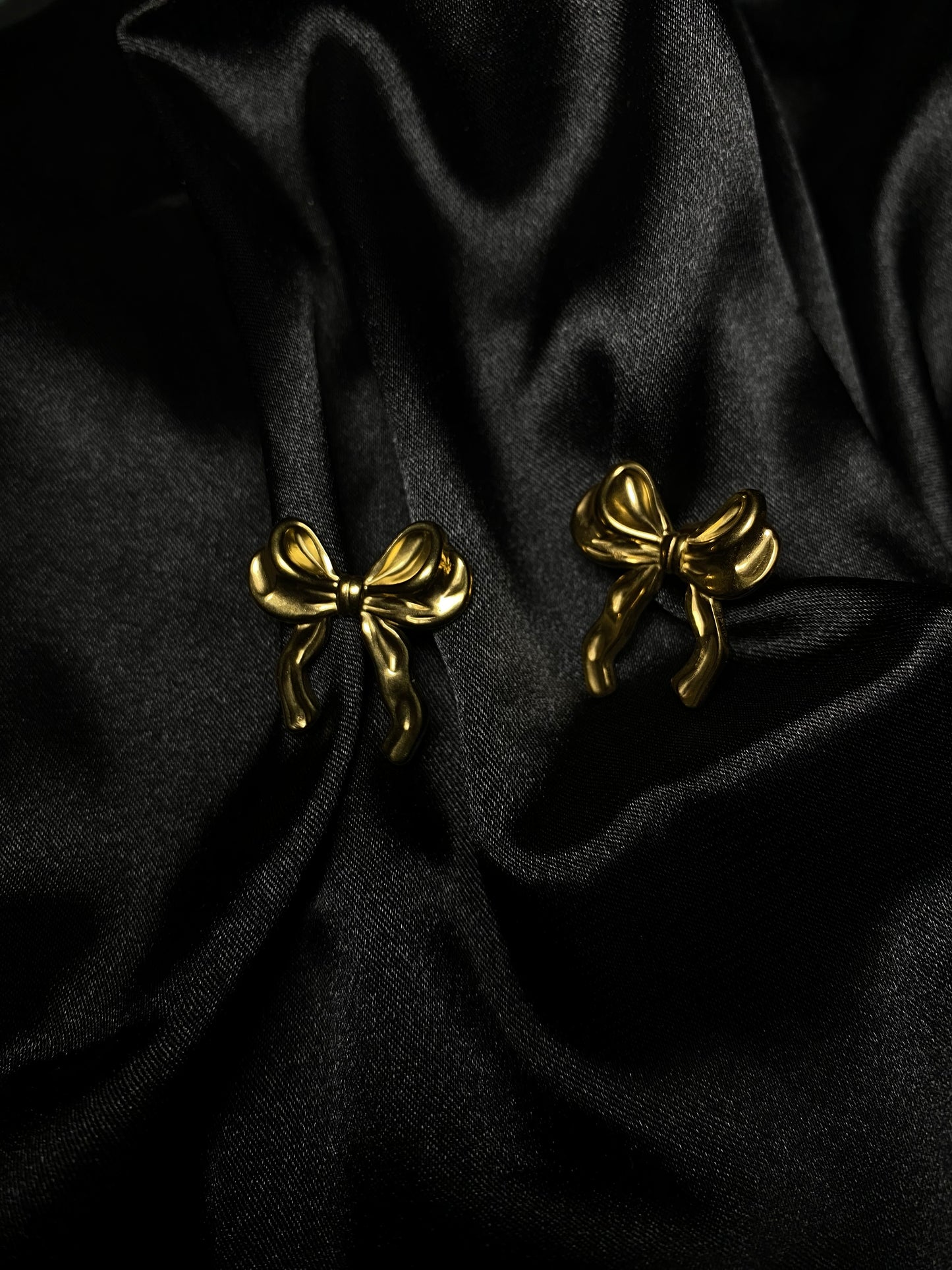 Bow earring